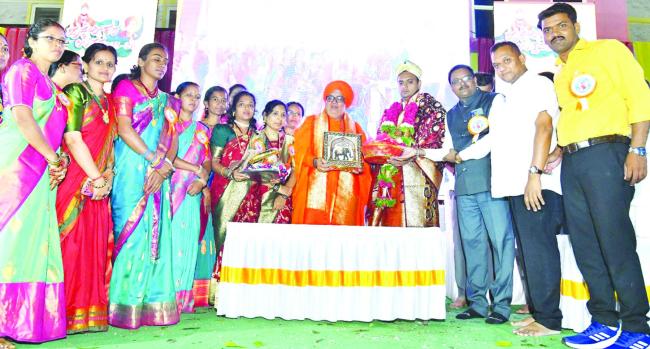 ಹುಕ್ಕೇರೀಶರ ಉತ್ಸವಕ್ಕೆ ಸಂಸದರಾದ ಯದುವೀರ ಒಡೆಯರ ಆಗಮನ  