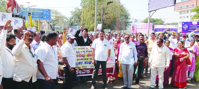 ಗ್ರಂಥಪಾಲಕರ ಒಂದು ದಿನದ ಸಾಂಕೇತಿಕ ಮುಷ್ಕರ 