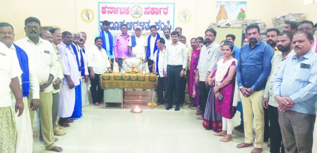 ಒನಕೆ ಓಬವ್ವ ಧೈರ್ಯ, ಸಾಹಸ ನಾಡಿನ ಪ್ರತಿಯೊಬ್ಬ ಮಹಿಳೆಗೂ ಆದರ್ಶ       