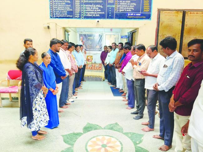 ಪುರಸಭೆಯಲ್ಲಿ ಒನಕೆ ಓಬವ್ವ ಜಯಂತಿ: ಒಬ್ಬವ್ವಳ ಧೈರ್ಯ ಸಾಹಸ ಆಧುನಿಕ ಮಹಿಳೆಯರಿಗೆ ಸ್ಫೂರ್ತಿ  