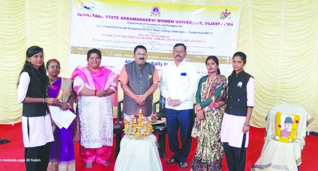 ಶಿಕ್ಷಣ-ಉದ್ಯಮ ಸಹಕಾರದಿಂದ ಮಹಿಳಾ ಸ್ವಾವಲಂಬನೆಗೆ ಉತ್ತೇಜನ: ಪ್ರೊ. ಪೋಲೇಶಿ.  