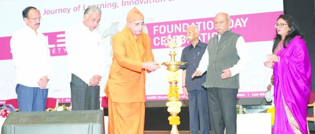 ಕೆಎಲ್‌ಇ ಸಂಸ್ಥೆಯನ್ನು ಕಟ್ಟಿದ ಶಿಕ್ಷಕ ತ್ಯಾಗ ಅವಿಸ್ಮರಣೀಯ: ಡಾ.ಎಂ.ಆರ್‌.ಜಯರಾಮ್  