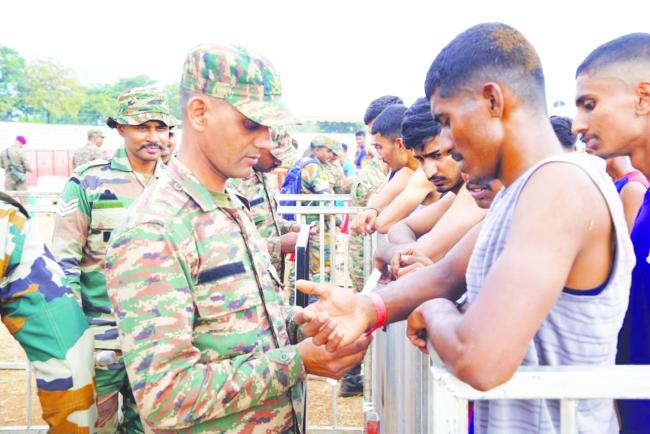 ಅಗ್ನಿವೀರ್ ಸೇನಾ ನೇಮಕಾತಿ ರಾ​‍್ಯಲಿ: ಮೊದಲ ದಿನ 200 ಯುವಕರು ಮುಂದಿನ ಹಂತಕ್ಕೆ ಆಯ್ಕೆ 