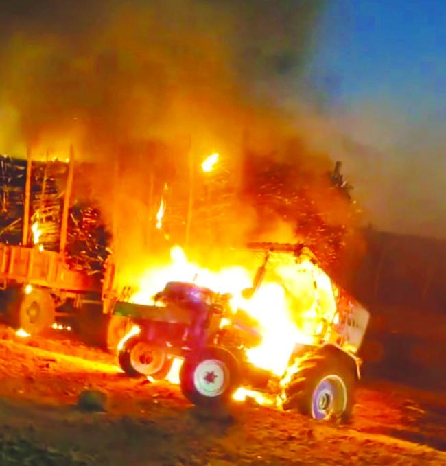 ಹಿಂಸಾರೂಪ ಪಡೆದ ಕಬ್ಬಿನ ಬೆಲೆ ನಿಗದಿಗಾಗಿ ನಡೆದ ರೈತರ ಪ್ರತಿಭಟನೆ 