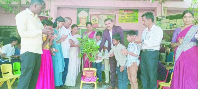 ಉತ್ತಮ ಶಿಕ್ಷಣ ಪಡೆದು ಸಾಧನೆ ಮಾಡಿ 
