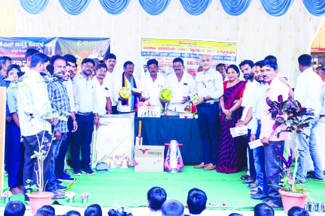  ಕೆ.ಎಸ್ ಆಸ್ಪತ್ರೆಯಿಂದ ಅಗಳಕೇರಾ ಸರಕಾರಿ ಶಾಲೆಗೆ ಕ್ರೀಡಾ ಸಾಮಗ್ರಿಗಳ ಕೊಡುಗೆ  