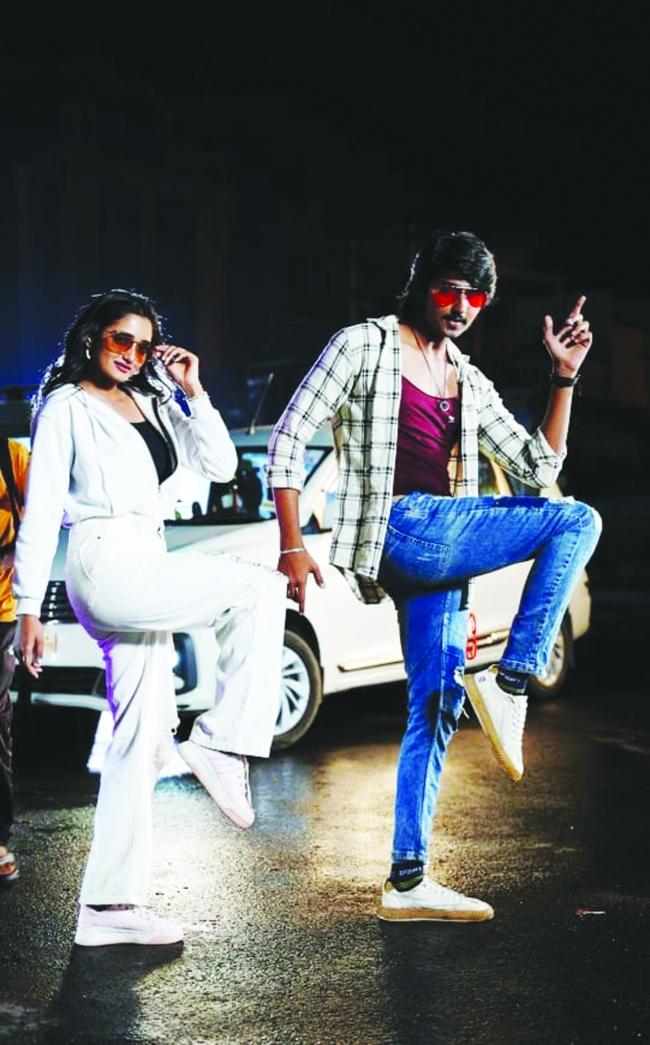 ಕಿಸ್ ಗಾಗಿ ಪಿಸ್ತೋಲ್ ಹಿಂದೆ ಬಿದ್ದ ’ಉಡಾಳ’  