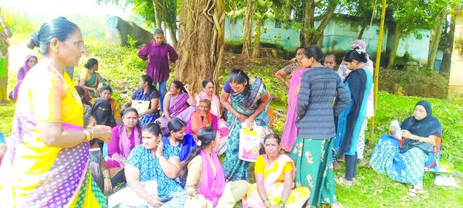 ಯುಟೂಬರ್ ಮಾಡಿದ್ದ ಸೈಟ್  ಅತಿಕ್ರಮಣ ತೆರವು:  ಮೂರು ದಿನಗಳಿಂದ ಹೋರಾಟ ಮಾಡಿದ್ದ ಮಹಿಳೆಯರಿಗೆ ಗೆಲುವು 