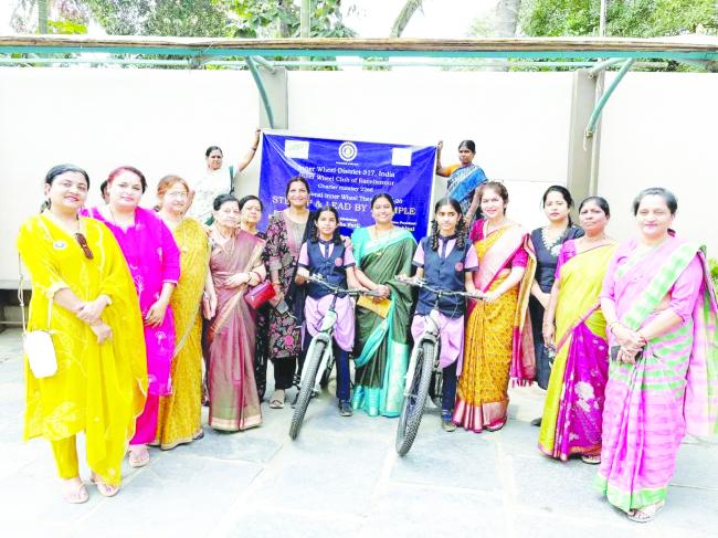 ಬಿ.ಕೆ.ಗುಪ್ತಾ ಪ್ರೌಢಶಾಲೆ ಮಕ್ಕಳಿಗೆ ಸೈಕಲ್ ವಿತರಣೆ   