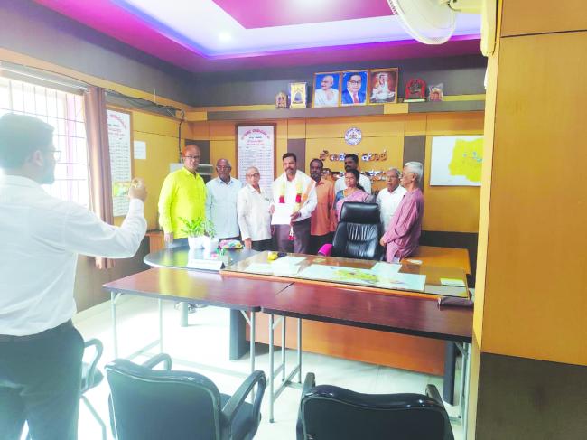 ನಗರಸಭೆ ಪ್ರೌಢಶಾಲೆಗೆ ನಾಲ್ಕು ಶಿಕ್ಷಕರ ನೇಮಕ : ಪೌರಾಯುಕ್ತರಿಗೆ ಹಿತರಕ್ಷಣಾ ಸನ್ಮಾನ 