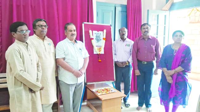  ಮಕ್ಕಳಿಲ್ಲದ ನೋವನ್ನು ಮರೆಯಲು  ಸಾವಿರಾರು ಸಸಿಗಳನ್ನು ಮಕ್ಕಳಂತೆ ಬೆಳೆಸಿದರು : ಸಾಲುಮರದ ತಿಮ್ಮಕ್ಕ 