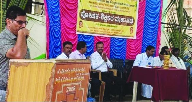 ಶೈಕ್ಷಣಿಕ ಪ್ರಗತಿಗೆ ಕೈಜೋಡಿಸಿ - ಮಹೇಶ್ ವಿ ಪೂಜಾರ