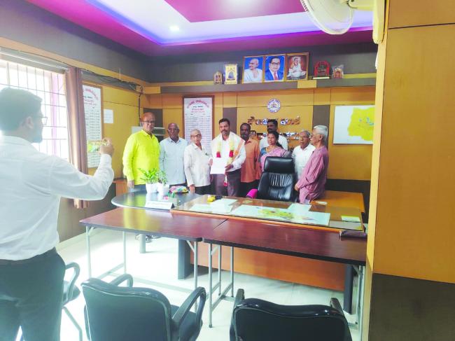 ನಗರಸಭೆ ಪ್ರೌಢಶಾಲೆಗೆ ನಾಲ್ಕು ಶಿಕ್ಷಕರ ನೇಮಕ : ಪೌರಾಯುಕ್ತರಿಗೆ  ಹಿತರಕ್ಷಣಾ ಸಮಿತಿಯಿಂದ ಅಭಿನಂದನಾ  ಸನ್ಮಾನ