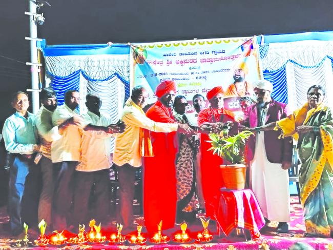  ಜೀವನದ ಆದರ್ಶಗಳನ್ನು ಎತ್ತಿ ಹಿಡಿದವರು ವಚನಕಾರ್ತಿಯರು  