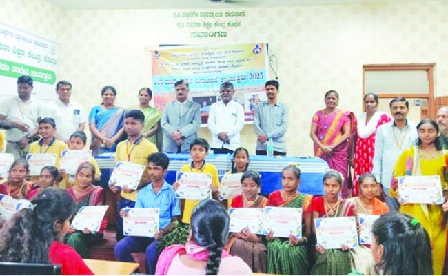 ಲೋಕದರ್ಶನ ವರ ಕೃಷಿ ವಿಸ್ತರಣಾ ಕೇಂದ್ರದಲ್ಲಿ ಮಕ್ಕಳ ದಿನಾಚರಣೆ ಕಾರ್ಯಕ್ರಮ ದಿಕೃಷಿ ವಿಸ್ತರಣಾ ಕೇಂದ್ರದಲ್ಲಿ ಮಕ್ಕಳ ದಿನಾಚರಣೆ ಕಾರ್ಯಕ್ರಮ 