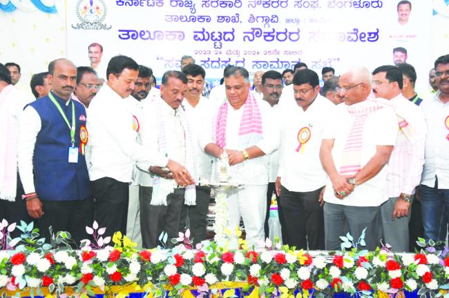 ದೇಶದ ಉತ್ತಮ ಆಡಳಿತ, ಅಭಿವೃದ್ಧಿಗೆ ಸರ್ಕಾರಿ ನೌಕರರ ಪಾತ್ರ ಮಹತ್ವದ್ದು : ಶಾಸಕ ಪಠಾಣ  