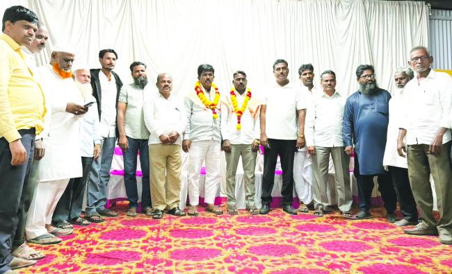 ಆಶ್ರಯ ಬಡಾವಣೆ ನಿವಾಸಿಗಳಿಂದ ಅಧ್ಯಕ್ಷ ಕೆಂಭಾವಿಗೆ ಸನ್ಮಾನ  