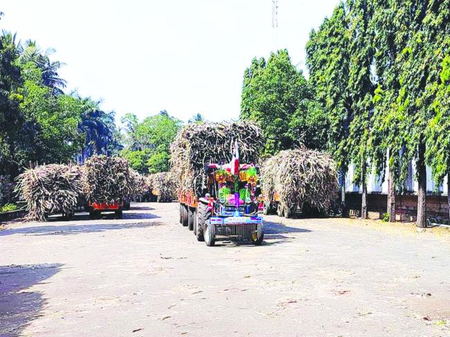 ಮಹಾರಾಷ್ಟ್ರದ ಕಾರಖಾನೆಗಳಿಂದ ಕಬ್ಬು ದರ ನೀಡುವಲ್ಲಿ ಪೈಪೋಟಿ