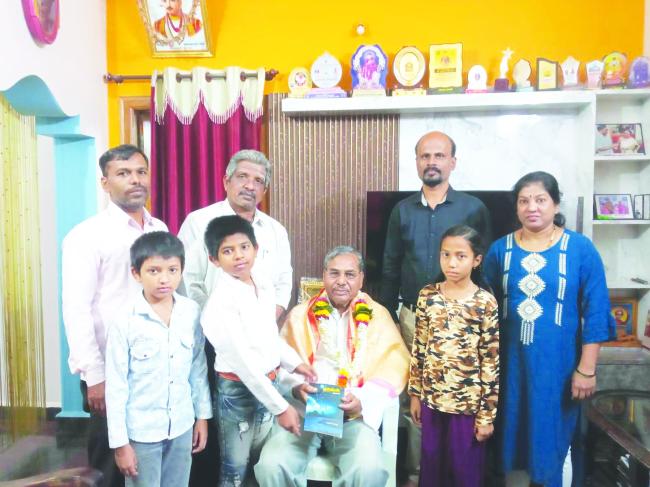 72ನೇ ವರ್ಷದ ಹುಟ್ಟುಹಬ್ಬ ಆಚರಿಸಿಕೊಂಡ ಸಾಹಿತಿ ಪ್ರೊ ಶಿವಪುತ್ರ​‍್ಪ ಆರಿ​‍್ಶ 