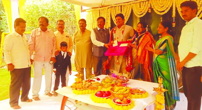 ಡಾ. ಎ.ಆರ್‌.ಬೆಳಗಲಿ ಸೊಸೆಯ ಸೀಮಂತ ಕಾರ್ಯಕ್ರಮ 