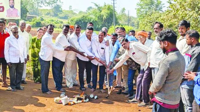 ರಸ್ತೆ ನಿರ್ಮಾಣ ಕಾಮಗಾರಿಗೆ ಭೂಮಿ ಪೂಜೆ 