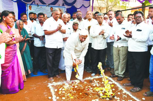 ಬಿಂಕದಕಟ್ಟಿಯಲ್ಲಿ ವಿವಿಧ ಅಭಿವೃದ್ಧಿ ಕಾಮಗಾರಿಗಳಿಗೆ   ಹೆಚ್ ಕೆ ಪಾಟೀಲ ಭೂಮಿ ಪೂಜೆ 