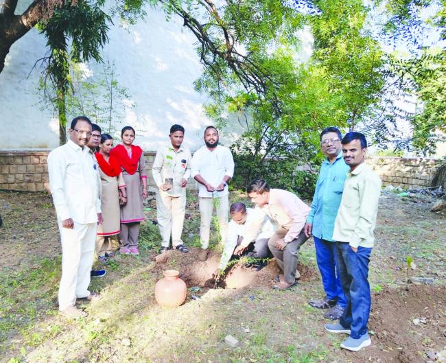 ಅಂಚೆ ಕಚೇರಿ ಆವರಣದಲ್ಲಿ ಸ್ವಚ್ಚತಾ ಆಂದೋಲನ 