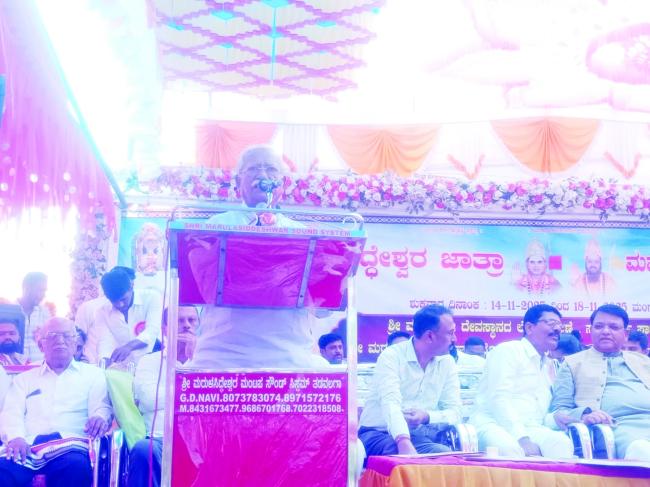 ದೇವಾಲಯದ ಕಾಂಪೌಂಡ್ ನಿರ್ಮಾಣ:ರಮೇಶ ಜಿಗಜಿಣಗಿ  