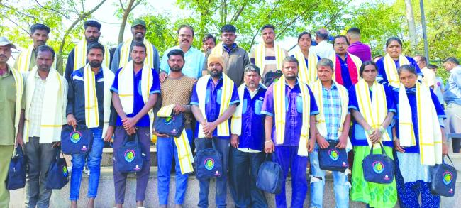 ಪೌರಕಾರ್ಮಿಕರನ್ನು ಗೌರವದಿಂದ ನೋಡಬೇಕು: ಸುರೇಶ ಯಾದವ 