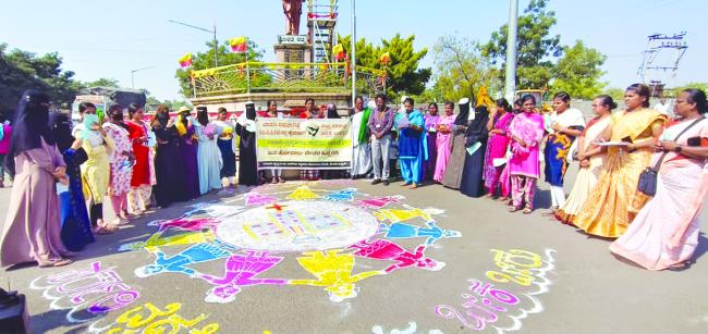 ವೈದ್ಯಕೀಯ ಕಾಲೇಜಗಾಗಿ ಜನ ವೇದಿಕೆಯಿಂದ ರಂಗೋಲಿ ಚಳವಳಿ 