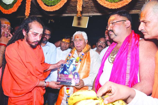 ನಾಗಾಸಾಧುಗಳಿಂದ ಆಶೀರ್ವಾದ ಪಡೆದ ಎಚ್‌.ಕೆ.ಪಿ 