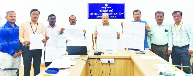 ರೈತರು ಬೆಳೆ ವಿಮೆ ಮಾಡಿಸಲು ಜಾಗೃತಿ ಮೂಡಿಸಿ- ಜಿಲ್ಲಾಧಿಕಾರಿ ಡಾ. ಸುರೇಶ ಇಟ್ನಾಳ 