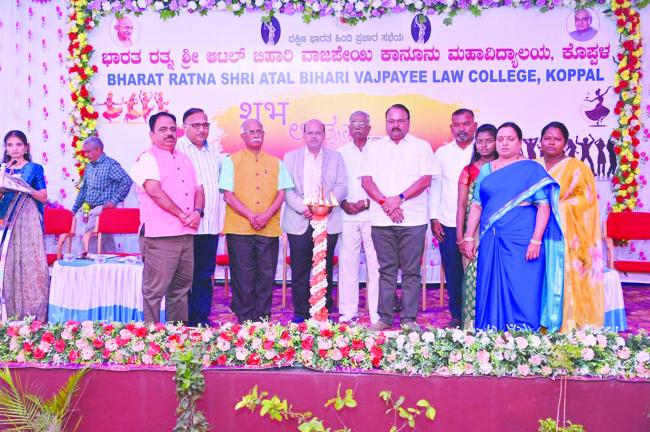 ಕಾನೂನು ವಿದ್ಯಾರ್ಥಿಗಳಿಗೆ ಭವಿಷ್ಯದಲ್ಲಿ ಬಹಳಷ್ಟು ಅವಕಾಶಗಳಿವೆ; ಜಿಲ್ಲಾಧಿಕಾರಿ