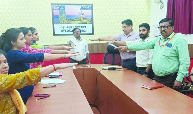 ಪ್ರತಿಜ್ಞಾ ವಿಧಿ ಸ್ವೀಕಾರ 