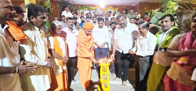 ಹಮ್ಮಿಕೊಂಡಿದ್ದ ಲಕ್ಷದೀಪೋತ್ಸವ ಕಾರ್ಯಕ್ರಮಕ್ಕೆ ಶಾಸಕ ವೈದ್ಯ ಚಾಲನೆ 