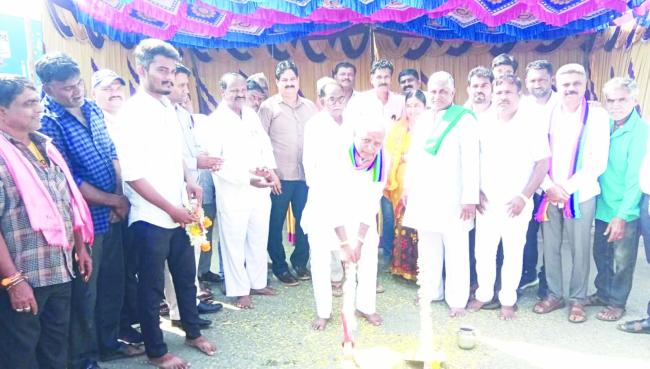 3.20 ಕೋಟಿ ವೆಚ್ಚದ ವಿವಿಧ ರಸ್ತೆ ಕಾಮಗಾರಿಗಳಿಗೆ ಶಾಸಕ ಬಸವರಾಜ್ ಶಿವಣ್ಣನವರ್ ಅವರಿಂದ ಗುದ್ದಲಿ ಪೂಜೆ