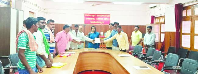ರೈತರ ಹೆಚ್ಚುವರಿ ಭೂ ಪರಿಹಾರದ ಕುರಿತು ಸಭೆ