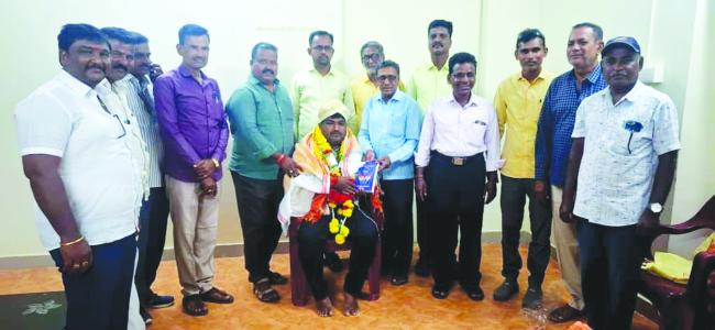 ಕಂಪ್ಲಿಗೆ ಆಗಮಿಸಿದ ಕಾನಿಪ ಸಂಘದ ರಾಜ್ಯ ಸದಸ್ಯ ಹೆಚ್‌.ಬಸವರಾಜ ಇವರಿಗೆ ಅದ್ಧೂರಿ ಸನ್ಮಾನ 