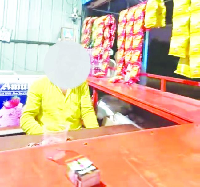 ತಾಲೂಕಿನಾದ್ಯಂತ ಕೆಲ ಗ್ರಾಮಗಳಲ್ಲಿಯ ಕಿರಾಣಿ ಅಂಗಡಿಗಳಲ್ಲಿ ಮದ್ಯ ಮಾರಾಟ