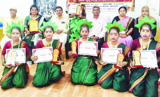 ಜಾನಪದ ನೃತ್ಯ ಸ್ಪರ್ಧೆಯಲ್ಲಿ ಪ್ರಥಮ: ರಾಜ್ಯಮಟ್ಟಕ್ಕೆ ಆಯ್ಕೆ 