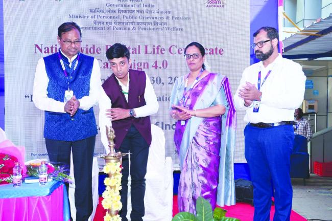 ವ್ಯವಹಾರದಲ್ಲಿ ಡಿಜಿಟಲ್ ಇಂಡಿಯಾ ಅಳವಡಿಸಿಕೊಂಡು, ಅದಕ್ಕೆ ನಾವೇಲ್ಲರೂ ವರ್ಗಾವಣೆ ಆಗಬೇಕು