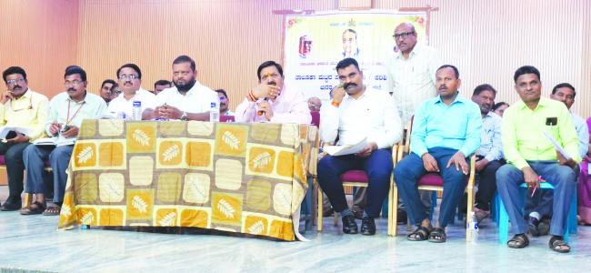 ಪರಿಶಿಷ್ಟ ಜಾತಿ ಮತ್ತು ಪಂಗಡದ ಜನರ ಸಮಸ್ಯೆಗಳನ್ನು ಗಂಭೀರವಾಗಿ ಪರಿಗಣಿಸಿ 