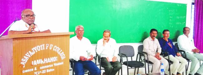 ವಿದ್ಯಾರ್ಥಿಗಳಲ್ಲಿನ ಕಲೆಗಳನ್ನು ಹೊರತರುವ ಶಾಲಾ-ಕಾಲೇಜುಗಳ ಪ್ರಯತ್ನ ಶ್ಲಾಘನೀಯ: ಕಾಂಬಳೆ 