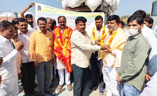 ಆಲಮೇಲದಲ್ಲಿ ಸರಕಾರ ದರ 8010 ನಿಗದಿ ಪಡಿಸಿ ಖರಿದಿ ಆರಂಭ  