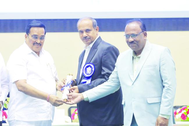 ಜಲ ಸಂರಕ್ಷಣೆಯಲ್ಲಿ ಗದಗ ರಾಜ್ಯಕ್ಕೆ ಪ್ರಥಮ ದೇಶದಲ್ಲೇ 4ನೇ ಸ್ಥಾನಕ್ಕೆ ಏರಿದ ಗದಗ ಜಿಲ್ಲೆ  25 ಲಕ್ಷ ರೂ. ನಗದು ಬಹುಮಾನಕ್ಕೆ ಭಾಜನ 