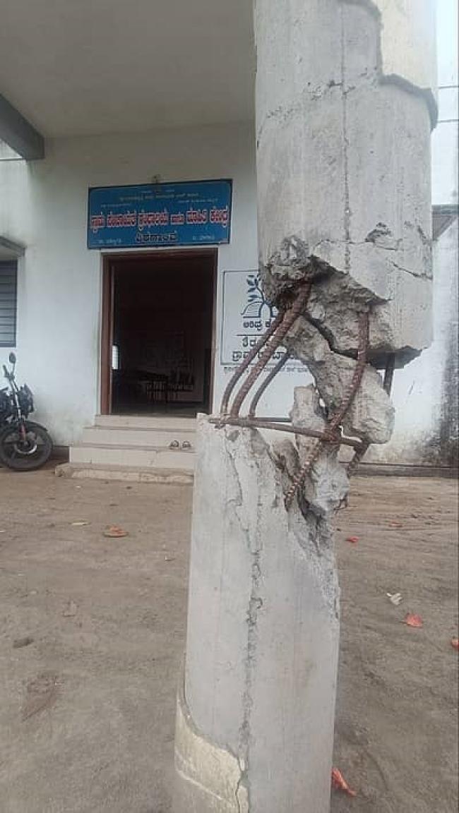 ಗ್ರಂಥಾಲಯ ಕಂಬ ಮುರಿದ ಕಾಮಗಾರಿ ದುರಸ್ತಿಗೆ ಅಧಿಕಾರಿಗಳ ನಿರ್ಲಕ್ಷ್ಯ  