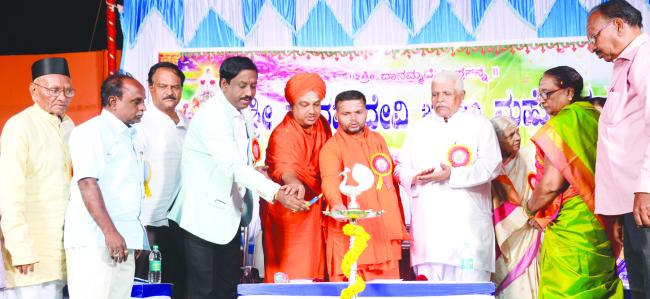 ದಾನಮ್ಮನವರ ಚರಿತ್ರೆ ಮತ್ತು ಅವರು ಸಮಾಜಿಕ ಮತ್ತು ಧಾರ್ಮಿಕ ಸಾಧನೆಗಳು ಮಾದರಿ 