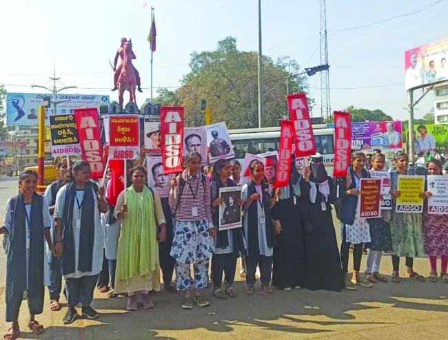 40 ಸಾವಿರಕ್ಕೂ ಅಧಿಕ ಸರ್ಕಾರಿ ಶಾಲೆ ಮುಚ್ಚುವುದರ ವಿರುದ್ಧ ಬಲಿಷ್ಠ ಹೋರಾಟ ಬೆಳೆಸಿ