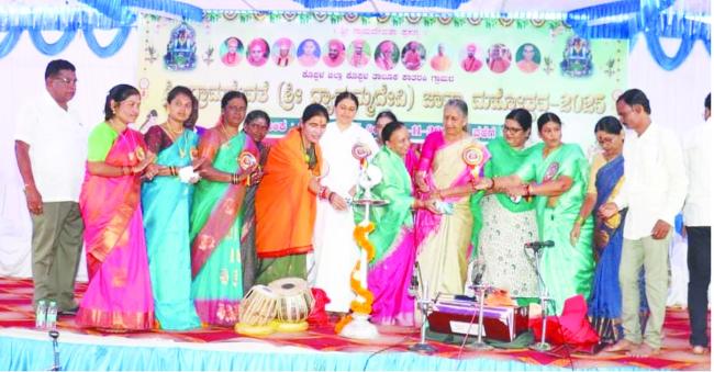 ಕಾತರಕಿ ಶ್ರೀ ದ್ಯಾಮಮ್ಮ ದೇವಿ ಜಾತ್ರೆಗೆ ಚಾಲನೆ ಜಗದಲ್ಲಿ ಸಕಲ ಜೀವಿಗೂ ಬದುಕುವ ಹಕ್ಕಿದೆ 