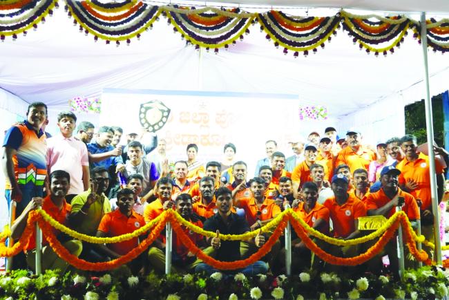 ಬಳ್ಳಾರಿ ಜಿಲ್ಲಾ ಪೊಲೀಸ್ ವಾರ್ಷಿಕ ಕ್ರೀಡಾಕೂಟಕ್ಕೆ ತೆರೆ: ವಿಜೇತರಿಗೆ ಬಹುಮಾನ ವಿತರಣೆ 